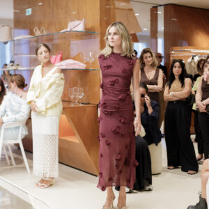 Look bordeaux della collezione Simkhai presentato ad Anteprima Matera.