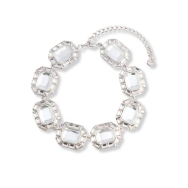 228040