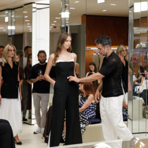 Jonathan Simkhai presenta la nuova collezione durante il trunk show di Anteprima Matera.