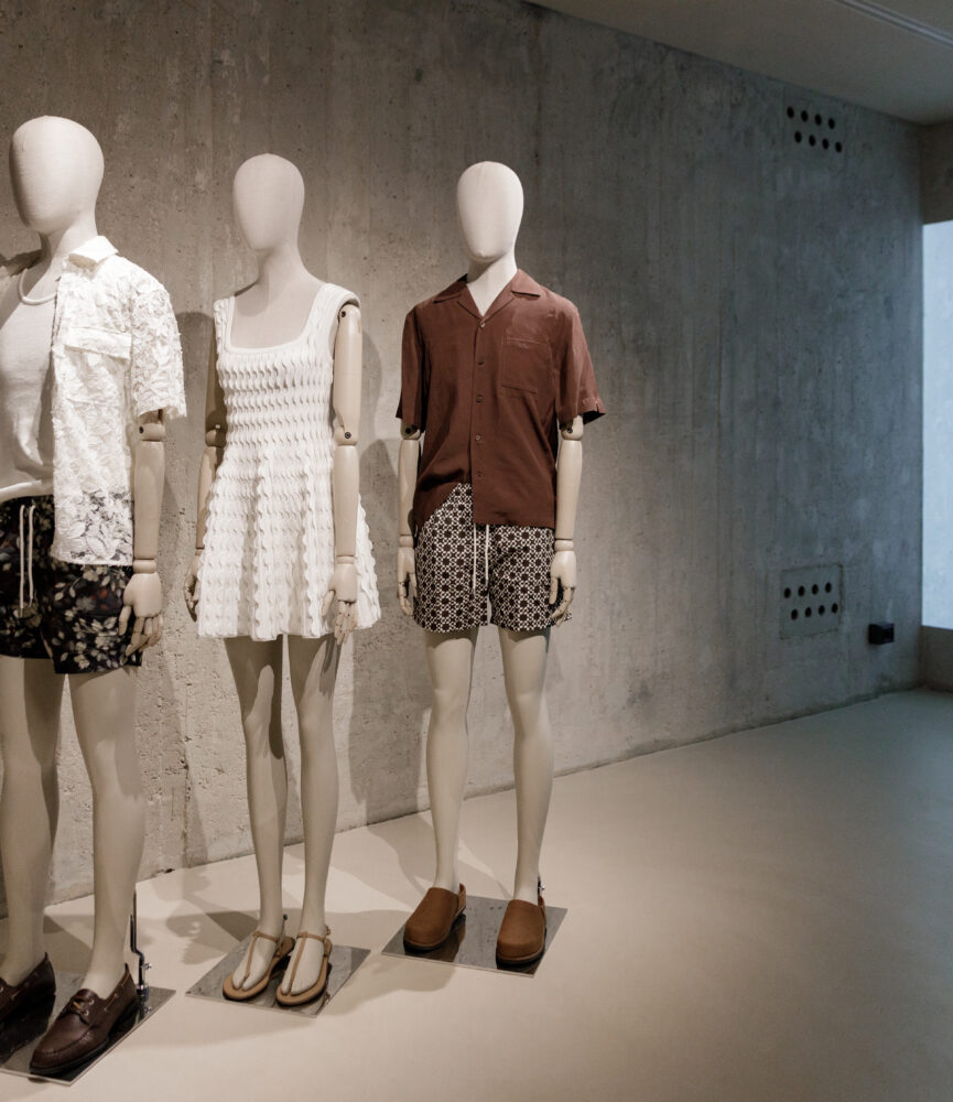 Installazione dedicata alla collezione Simkhai Pre-Fall 2026 nel Caveau di Anteprima Matera.