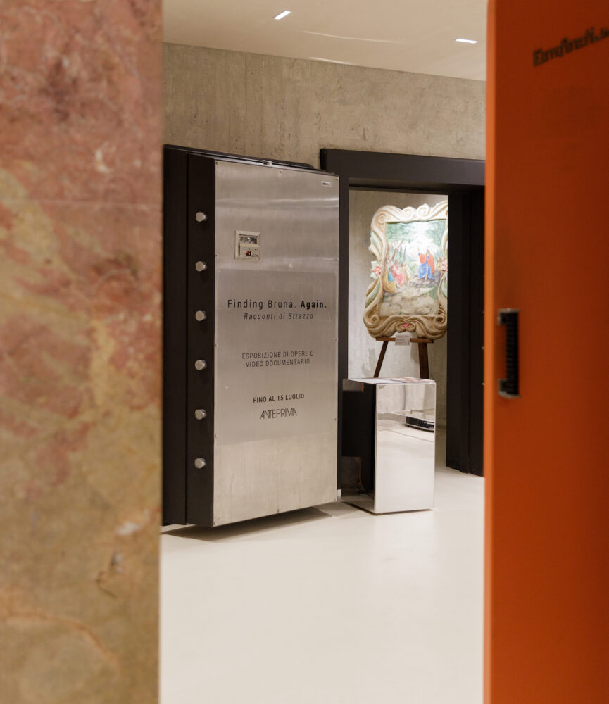 Vista del Caveau di Anteprima Matera con la mostra Finding Bruna. Again – Racconti di Strazzo e la proiezione del documentario.